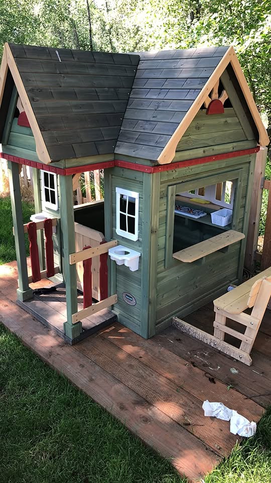 Victorian Inn - Outdoor cedar playhouse